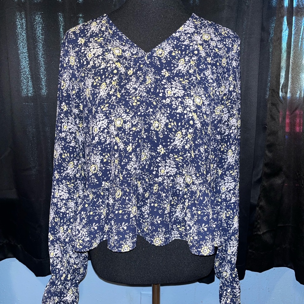 🔴 Maison Jules size large sheer blouse NWOt